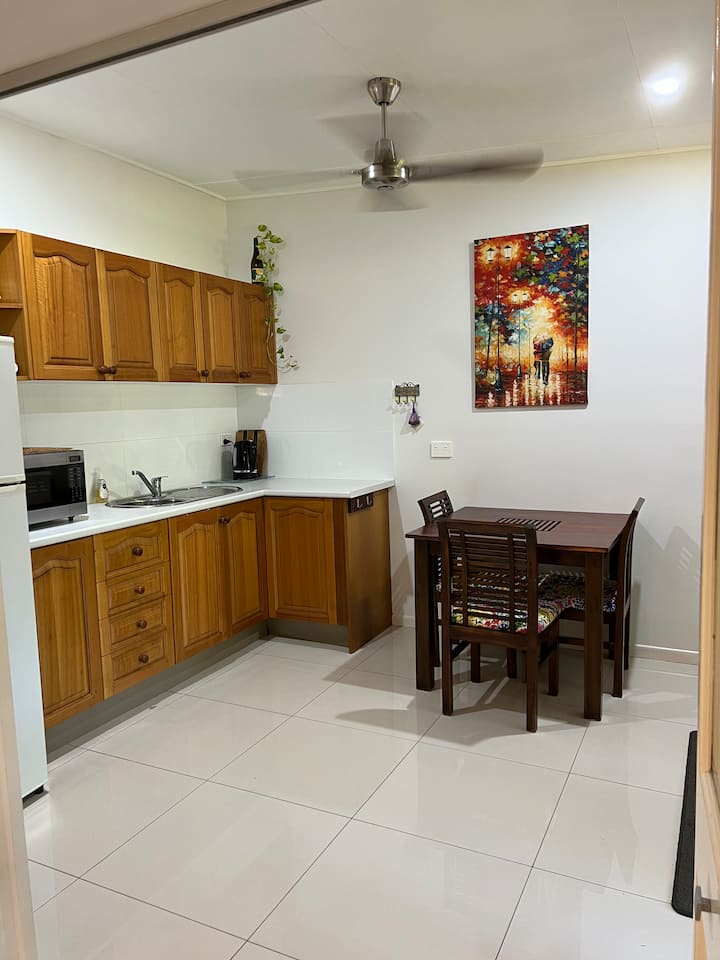 The Orchid Room - Spacious, Private & Comfortable. - Cairns