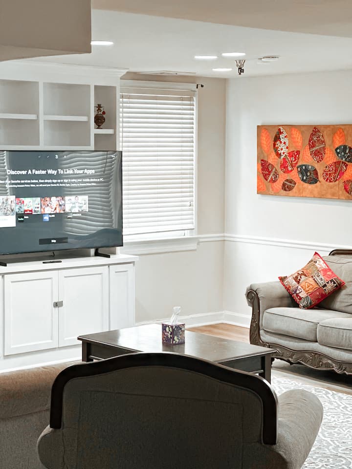 3 Bedroom On King St 2 Blocks  Waterfront 7 Guests - Washington, DC