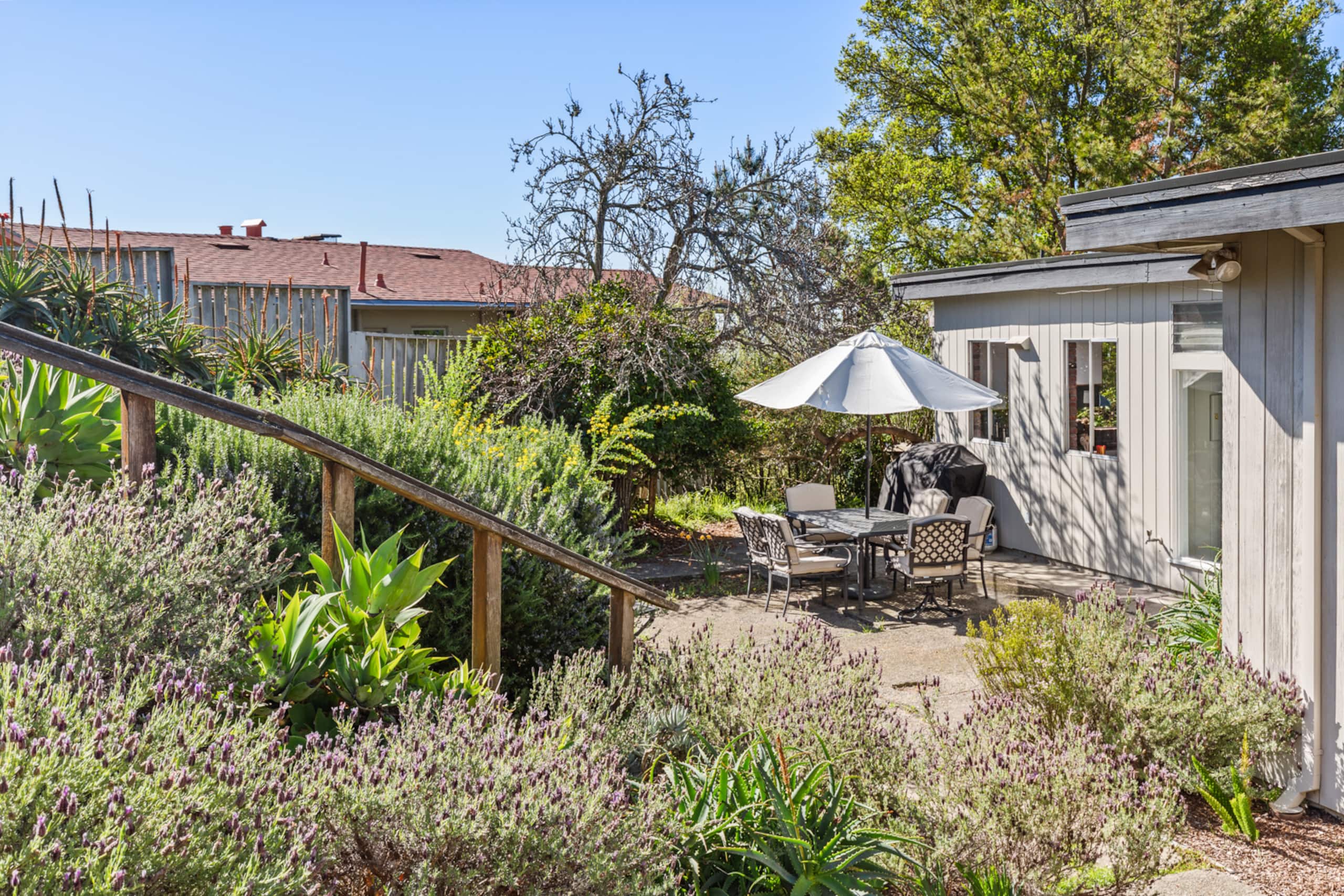 Berkeley Hills Home with Panoramic Bay Views - Photo 20
