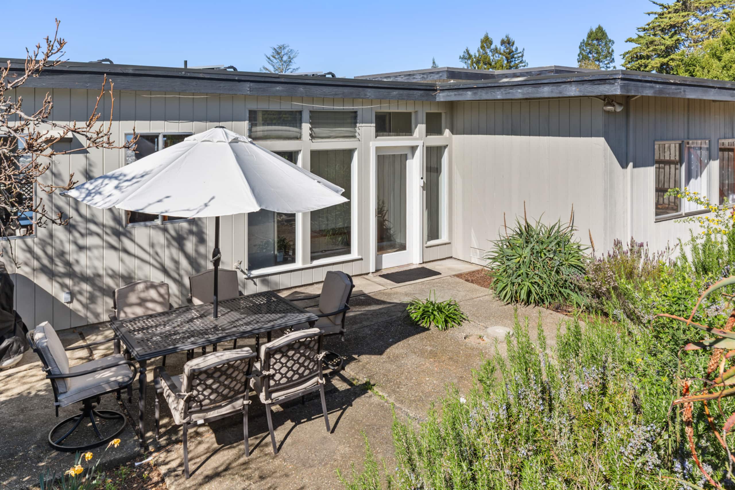 Berkeley Hills Home with Panoramic Bay Views - Photo 19