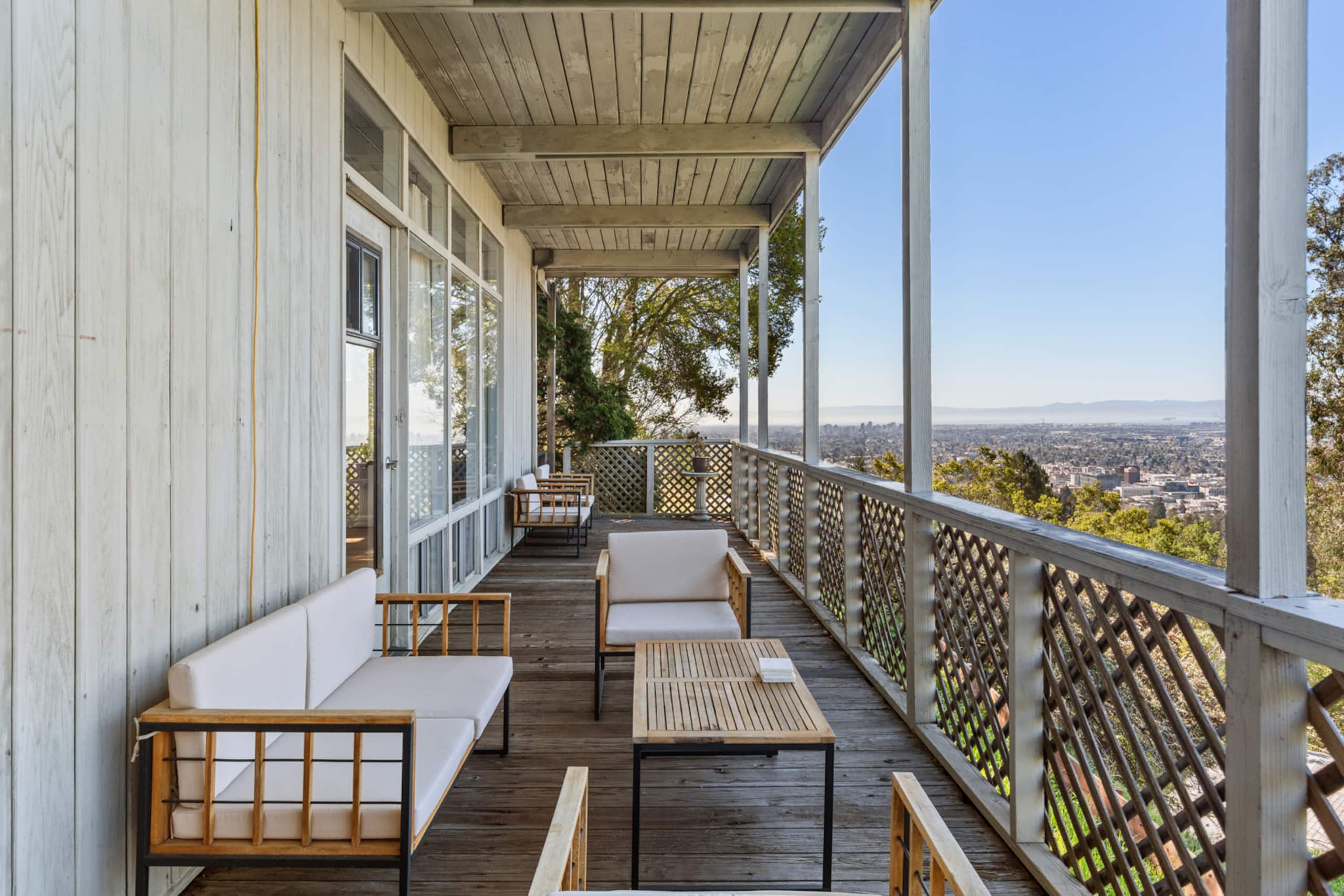 Berkeley Hills Home with Panoramic Bay Views - Photo 16