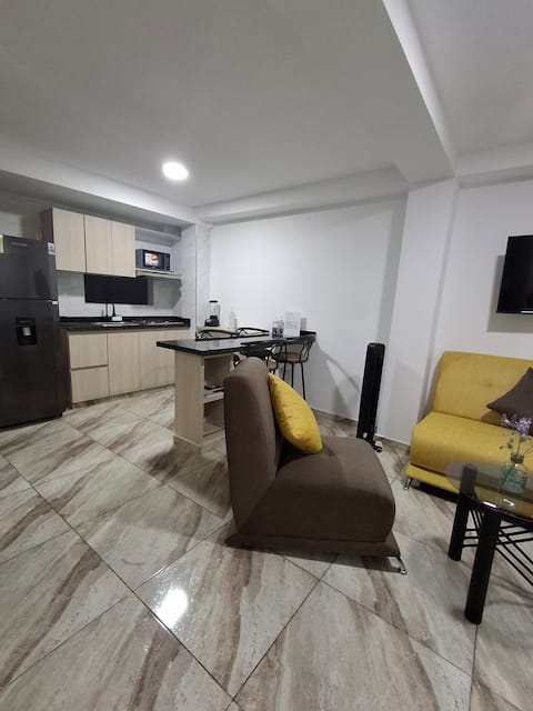 Top Airbnb: Modern 2-Bedroom Apartment, North Cali | A/C, Wi-Fi, Top 302 in Urbanización La Merced