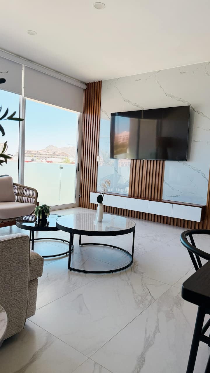 Stylish Condo,pool, Jacuzzi & Walk To Medano Beach - Cabo San Lucas