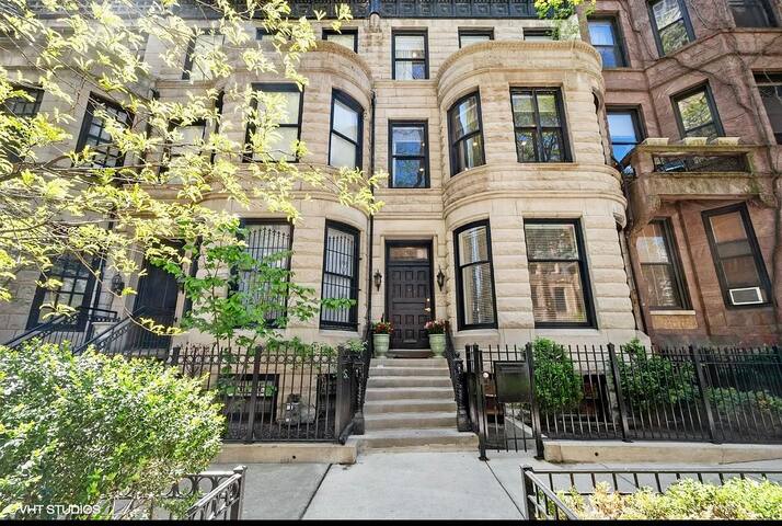 Spectacular Gilded Age Gold Coast Mansion w/Deck gallery image 2