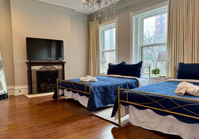 Spectacular Gilded Age Gold Coast Mansion w/Deck gallery image 3