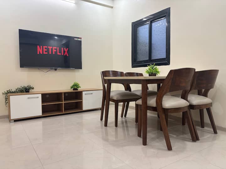 Peaceful 2bhk 2 Min To Linking Rd Market, Cafes - Mumbai