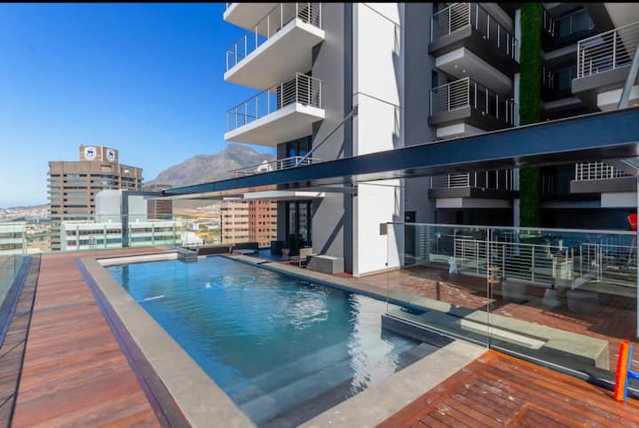 Bright 2br Apartment | Balcony, Views, Pool & Ac - Camps Bay