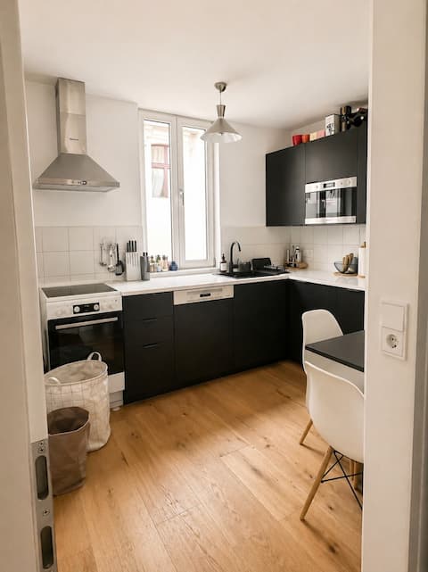 Popular Airbnb listing: Cologne Messe Deutz Modern Suite in Deutz
