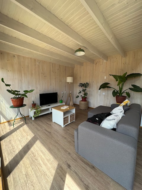 Beautiful ocean view cabin, 5 minutes from the beach