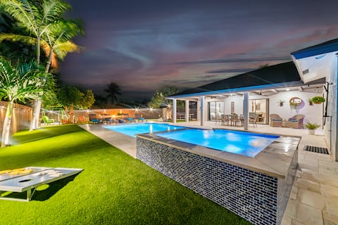 Luxury Oasis:Heated Pool, Spa, Games, Beach Nearby