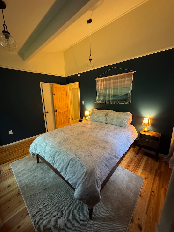 ที่นอนควีนไซส์เมมโมรี่โฟมพร้อมผ้าปูที่นอนจาก Brooklinen 