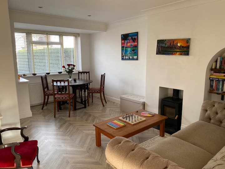 Family Home Near Hampton Court (Sleeps 8) - Kingston upon Thames
