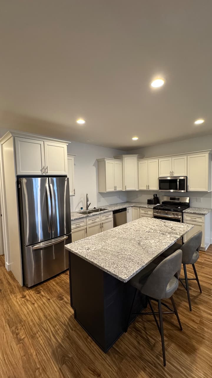 Freshly Built, Modern Chic House - Evansville, WY