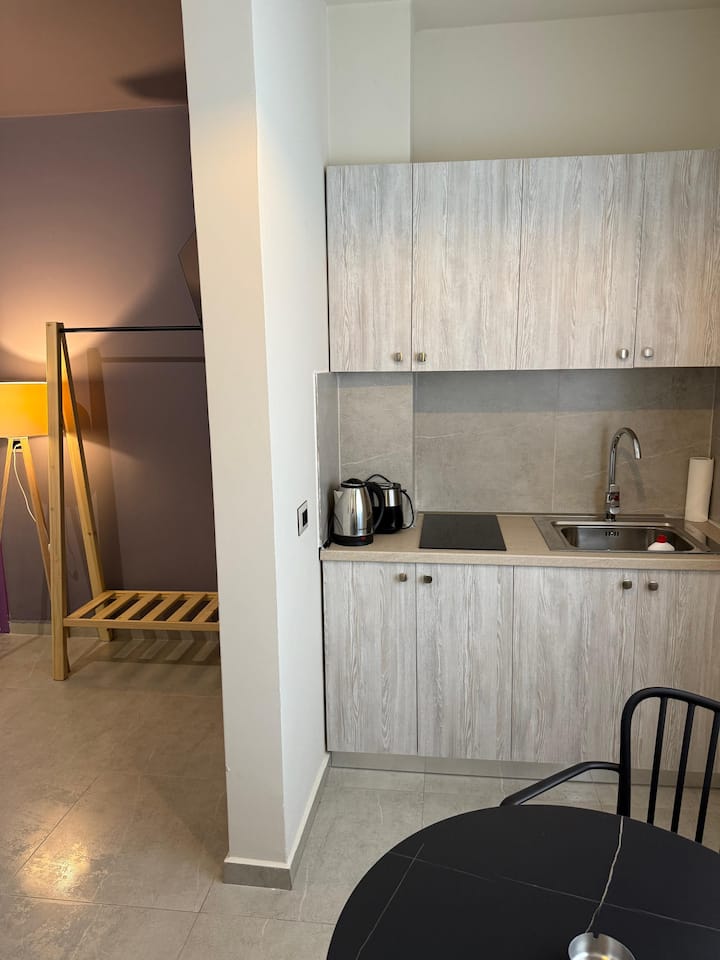 Stay-five Purple Top Location Studio - Shkodër