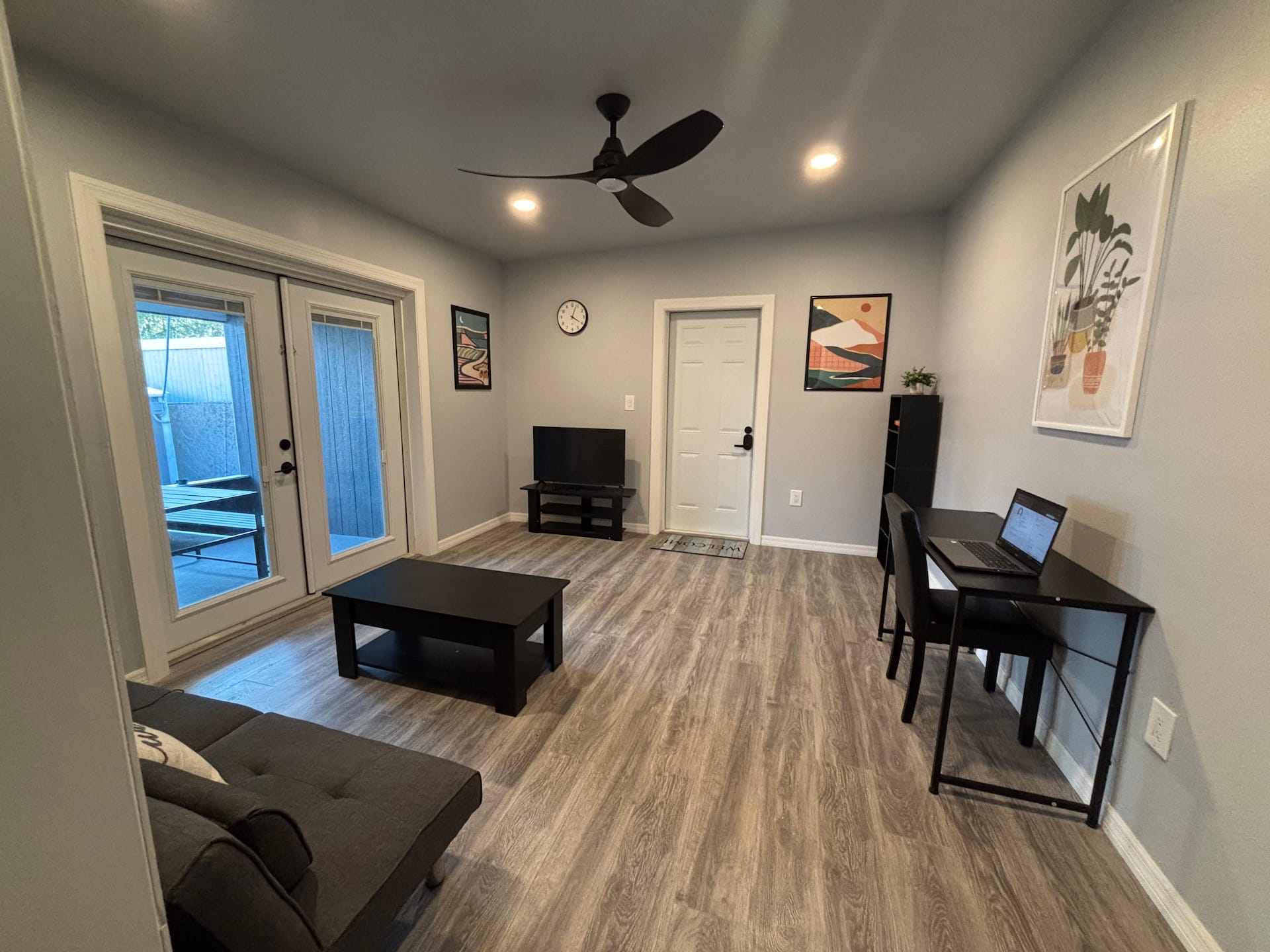 *Private Entrance* 1/2 Duplex Cozy 1b1b apt