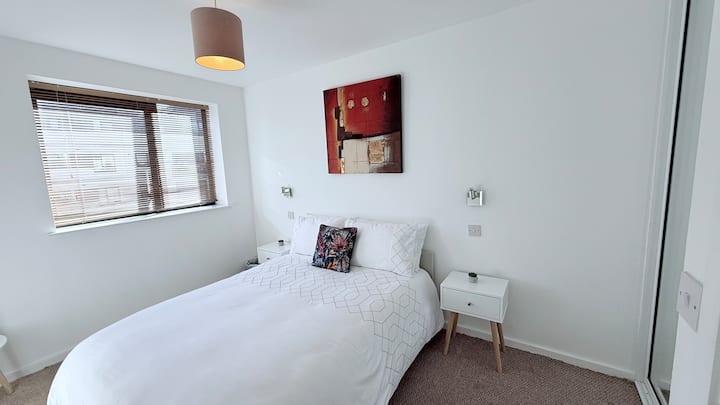 Cozy Room | Great Location & Easy City Access - Swords