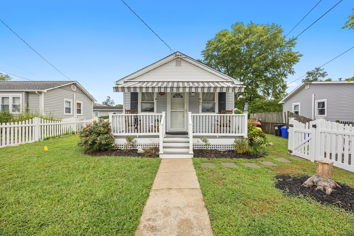Dog-Friendly + Fenced Yard, 10 Min to Cape May — Lower Township, NJ