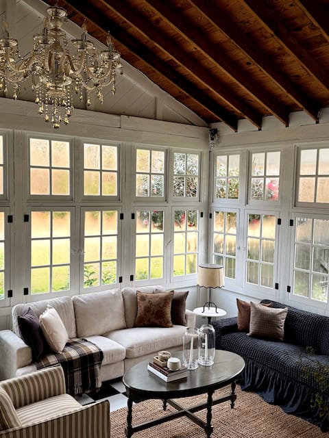 Peaceful Escape w/pool & hot tub