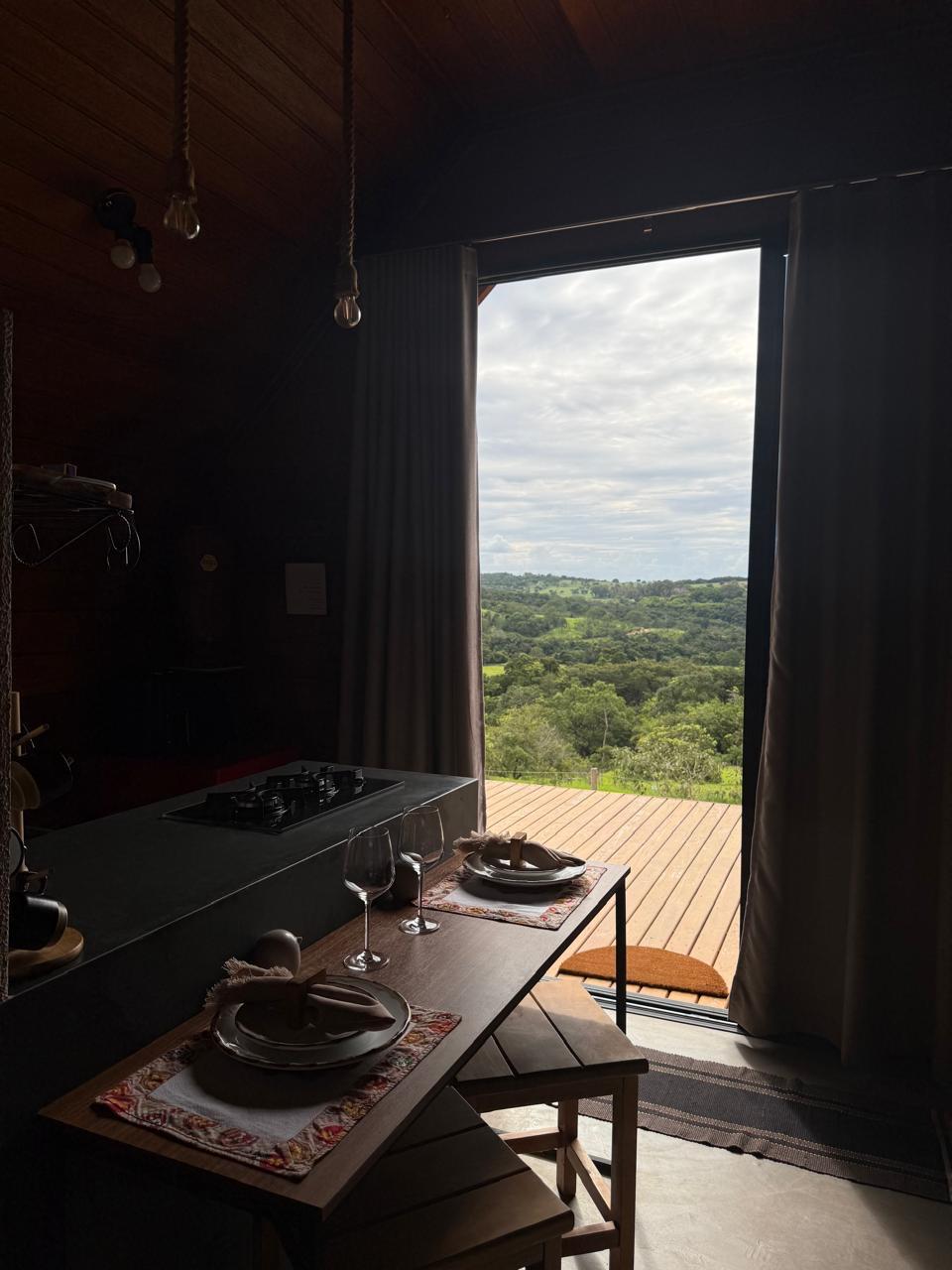 Airbnb em destaque: Flor de Pequi Chalet | Madeira em Divinópolis