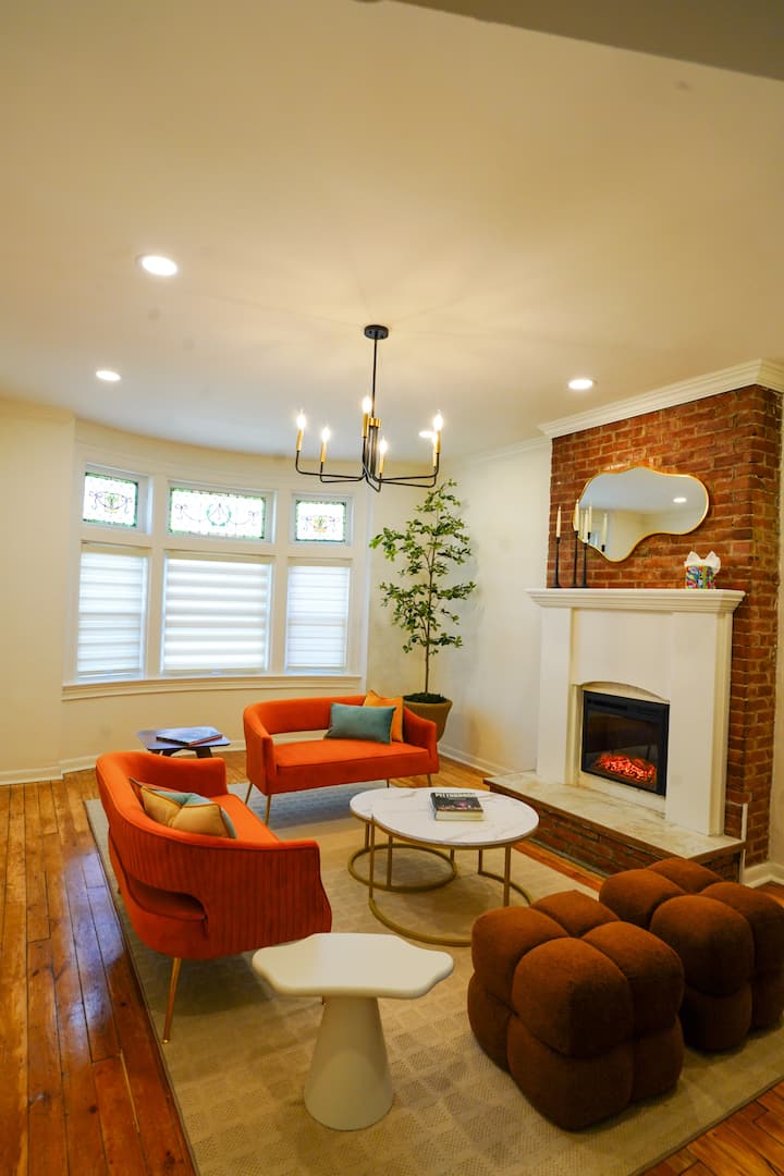 Shadyside 2 Br | Walk To Walnut + On Site Parking - Pittsburgh