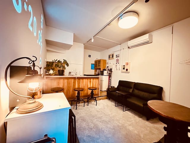 新規オープン特別価格/新宿都心部/駅徒歩3分/グルメ街/戸建て一棟貸し/プロジェクター付