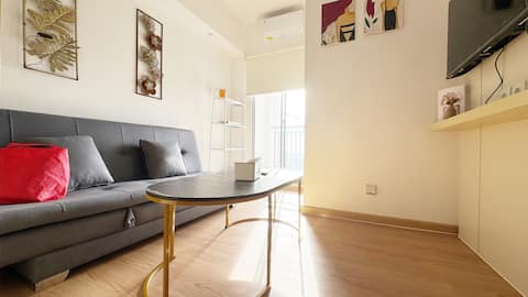 New Modern 2BR mtown near SMS