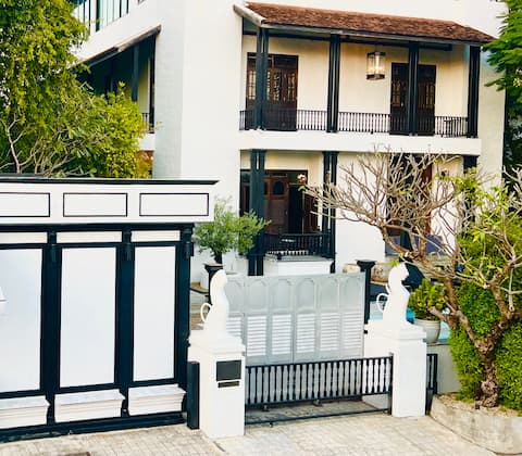 Grand Heritage Home & Pool | A Thai Wonderment