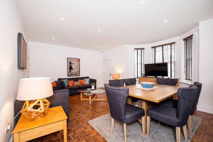 Notting Hill Large 3 Bed gallery image 3