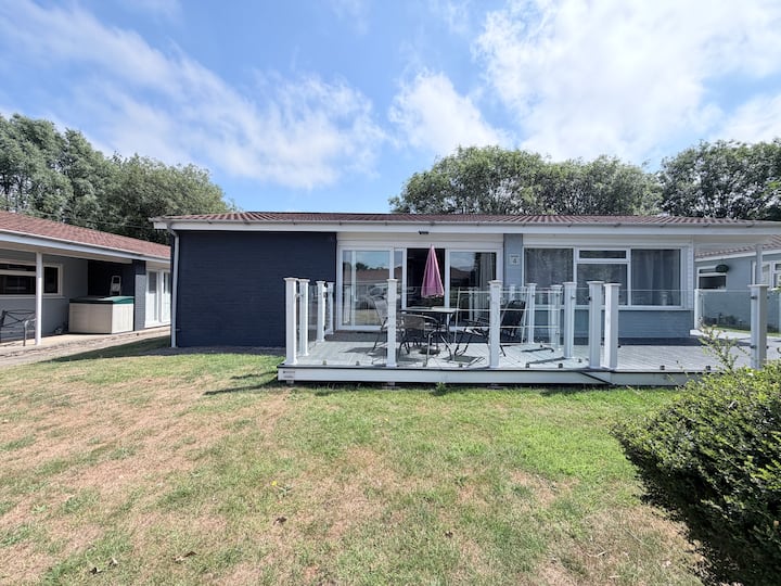 Homely Chalet In Lowestoft Ref 12004b - Lowestoft