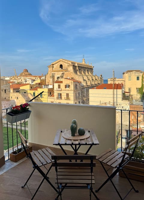 Mura House City Center (with balcony)