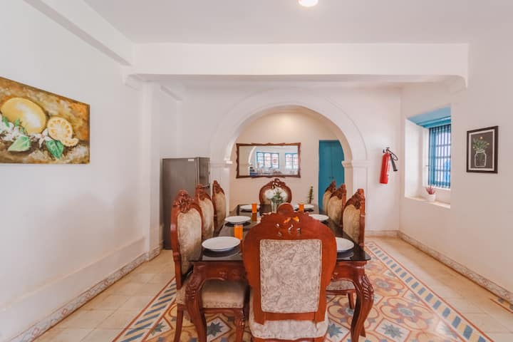 Dining area image 2