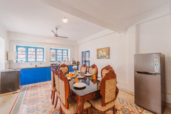 Dining area image 5