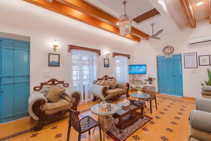 Living room image 7