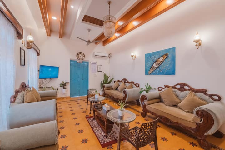 Living room image 6