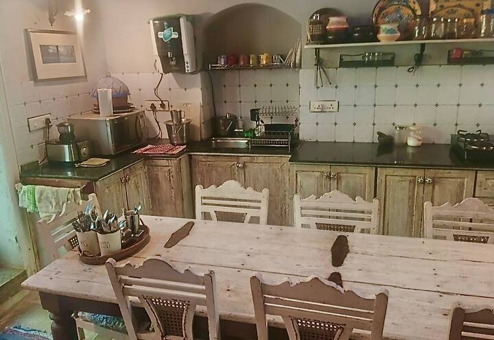 Dining area image 1