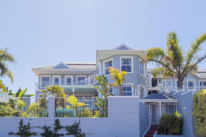 Luxurious Plattekloof home with panoramic views