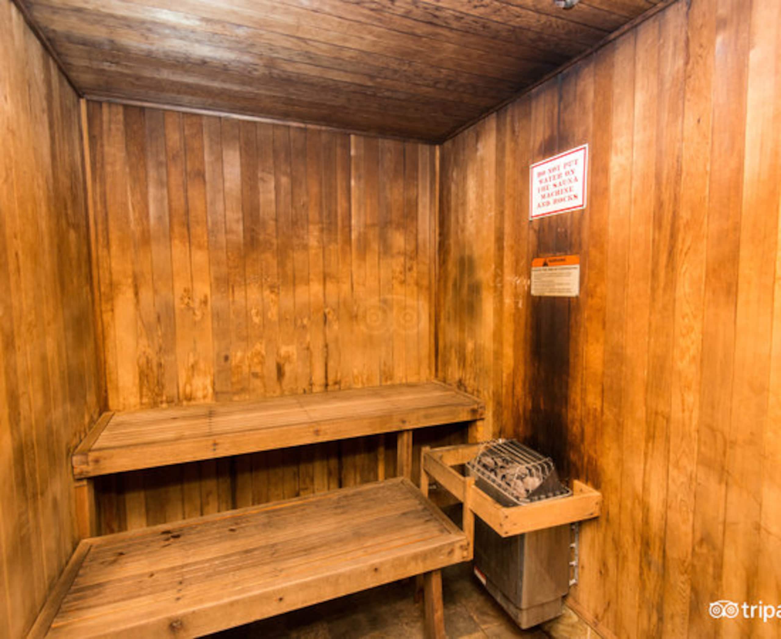 Waikiki studio w/ stunning views from high floor - Image 13