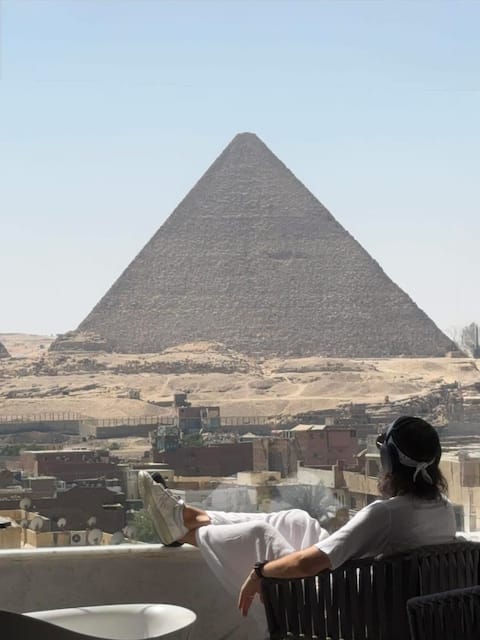 GITILounge Pyramids View Hot Tub