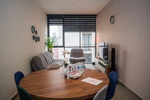 Top performing Airbnb: Cozy 2BD, 2BA condo with private Roof Garden in Santa María La Ribera