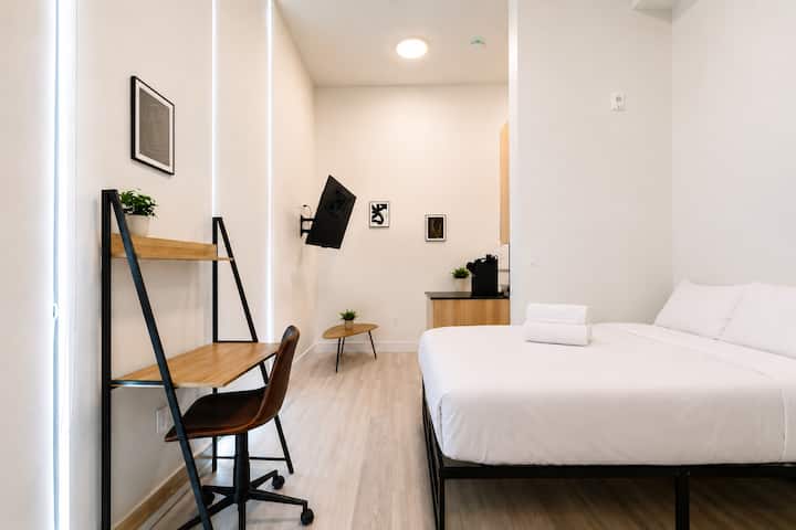 Metro Mia | Balcony Access Studio Near Beach/town - Miami