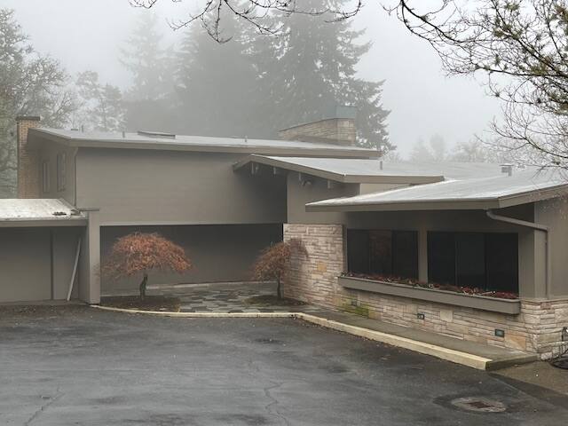 Spacious Mid Century 5-bdrm house w/ indoor pool gallery image 2