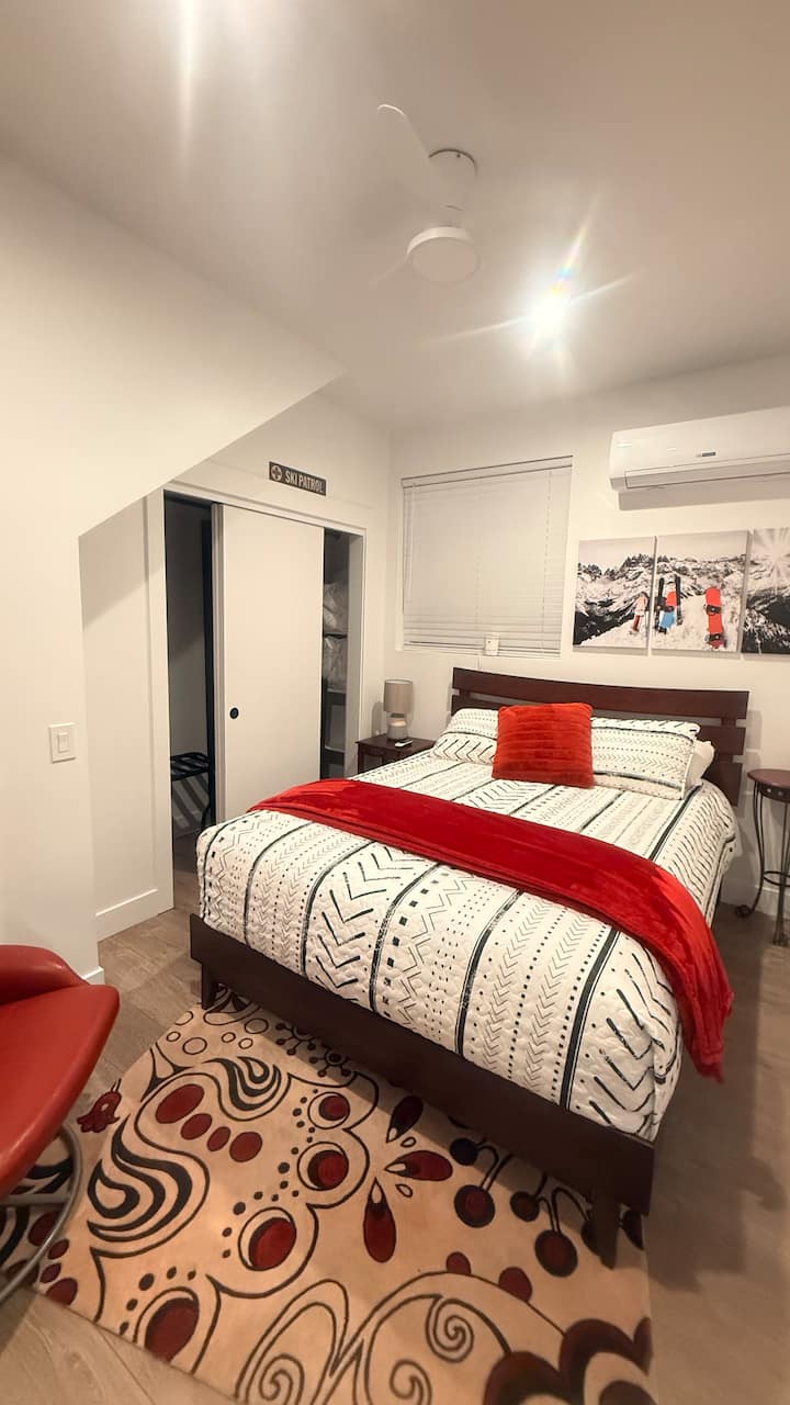 Cama tamaño queen muy cómoda 