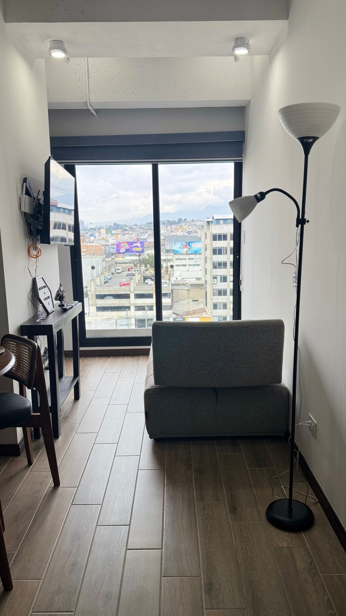 Soba opremljena kabelskom i internetskom televizijom 