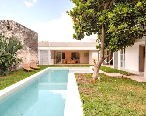 Best location - 4 blocks from P Montejo -swim lane