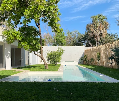 Best location - 4 blocks from P Montejo -swim lane