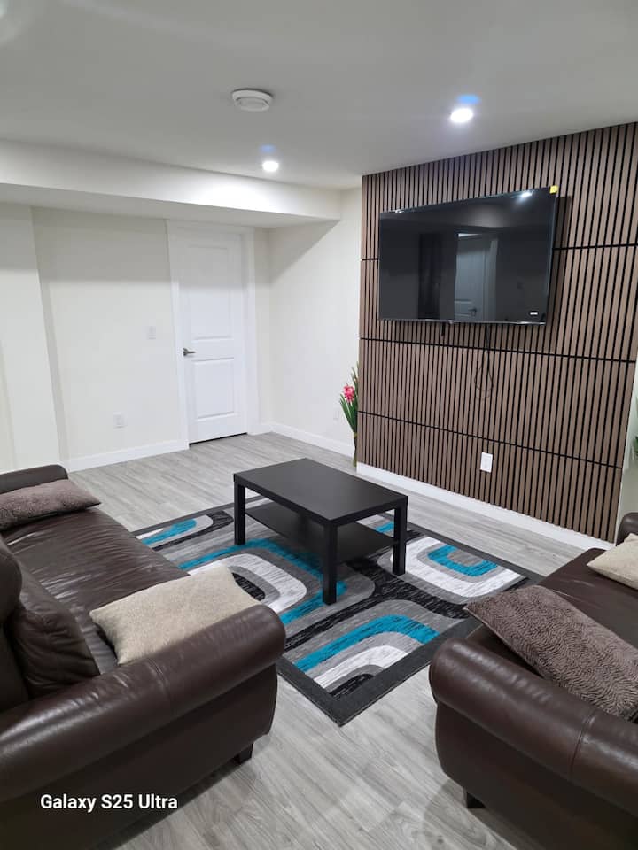 Cozy, Newly Built Basement Suite 12 Km From Yyc - Calgary