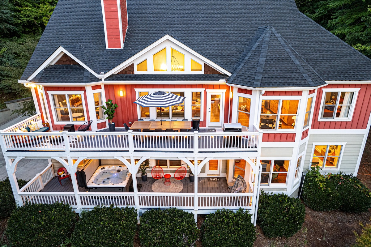 Swannanoa Retreat | Sauna + Movie Room + Arcade