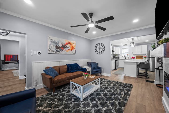 Cozy & Convenient | City-airport - Oakdale, PA