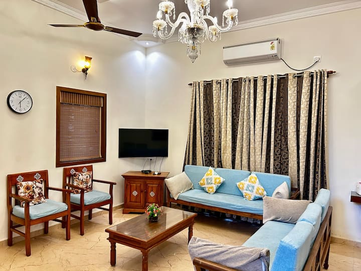 Living room image 3