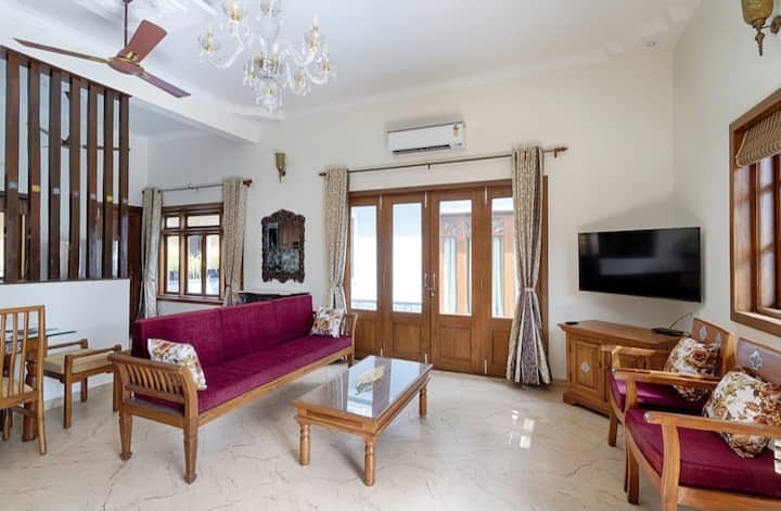 Living room image 9